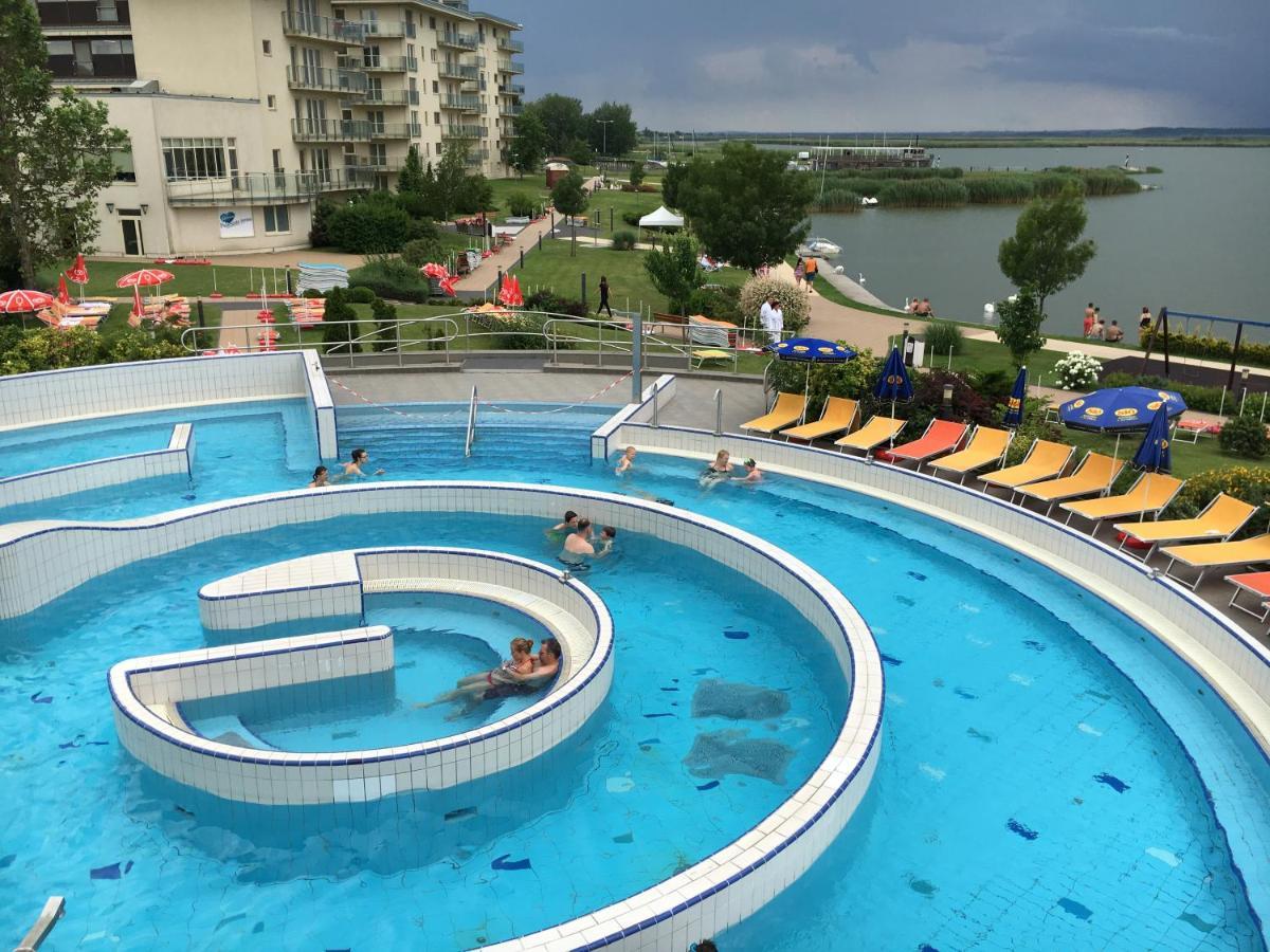 Aqua Apartman Superior Velence Bagian luar foto