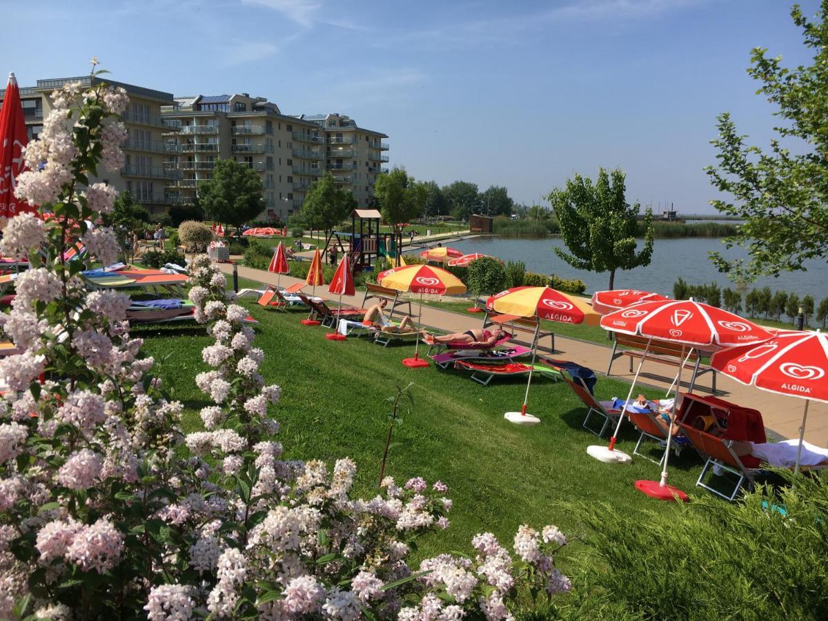 Aqua Apartman Superior Velence Bagian luar foto